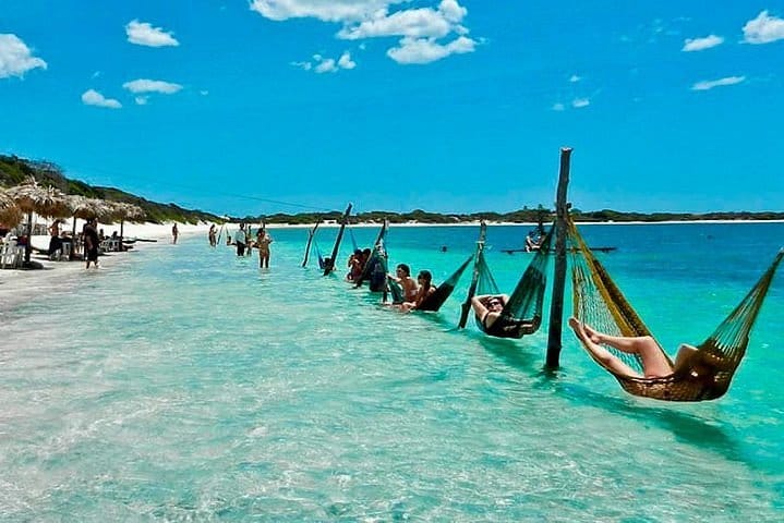 Uma das praias mais bonitas do mundo é uma boa opção para descansar durante o carnaval