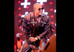 Leo Santana faria show em Embu das Artes