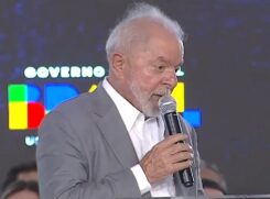 Lula esteve em Santos por volta das 10h para fazer anúncios em relação ao Porto de Santos