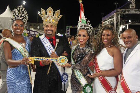 Na sexta (2), primeira noite dos desfiles, apresentam-se, pela ordem, Padre Paulo, Bandeirantes do Saboó e Vila Mathias, todas lutando pelo título do grupo de acesso