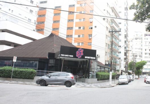 Localizado na rua Jorge Tibiriçá, no bairro do Gonzaga, há mais de 20 anos, no mesmo endereço chegou a funcionar o famoso Point 44