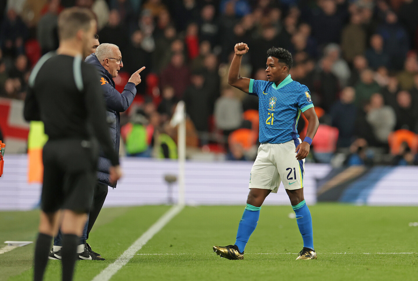 Atacante Endrick marcou o gol da partida na tarde deste sábado em Londres
