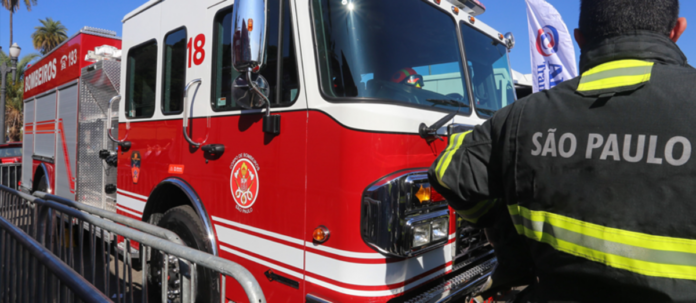 Segundo o Corpo de Bombeiros, a embarcação operava normalmente quando os tripulantes notaram uma fumaça excessiva saindo do motor 3 (foto ilustrativa)