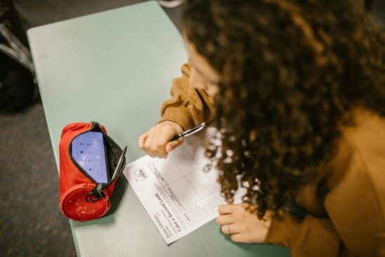 Projeto regulamenta o uso de celulares em salas de aula nas escolas públicas e particulares de São Paulo