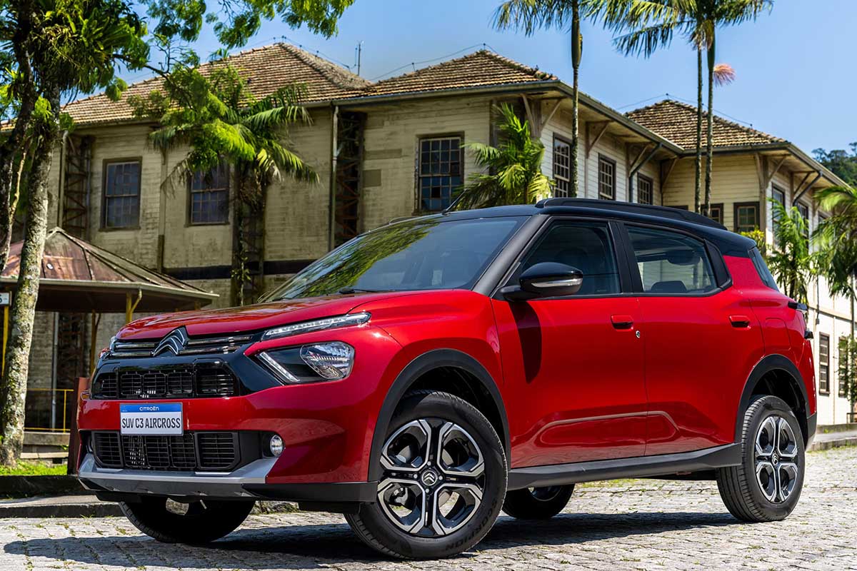 A exemplo de toda a família Aircross, o SUV compacto para até sete pessoas é equipado com o motor T200 da Stellantis com até 130 cavalos de potência e 20,5 kgfm de torque, associado ao câmbio automático tipo CVT de 7 marchas - Fotos: Divulgação