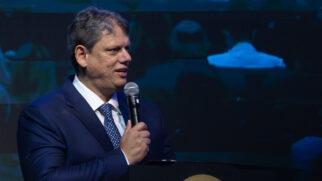 A aprovação de Tarcísio de Freitas (Republicanos) cresceu 10%