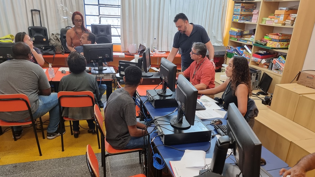 Caravana do Emprego realizou dezenas de entrevistas ao longo deste sábado