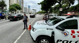 Policiais em patrulhamento durante a Operação Verão na Baixada Santista
