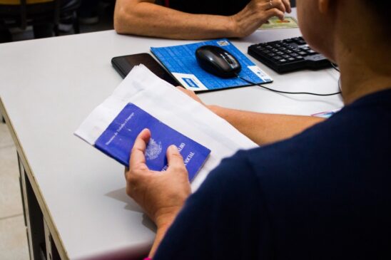 As oportunidades contemplam cargos de Procurador Jurídico, Bibliotecário, Engenheiro Eletricista, Médico do Trabalho, Guarda Civil Municipal e profissionais da Saúde