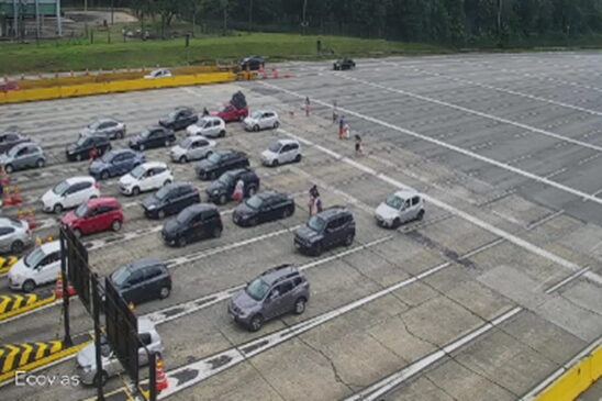 A Rodovia dos Imigrantes apresenta tráfego lento do km 51 ao km 53, devido ao alto fluxo de veículos