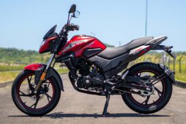 O motor monocilíndrico de 149 cm³, quatro tempos e duas válvulas OHC da JEF 150s EFI entrega 13,5 cavalos e 1,42 kgfm