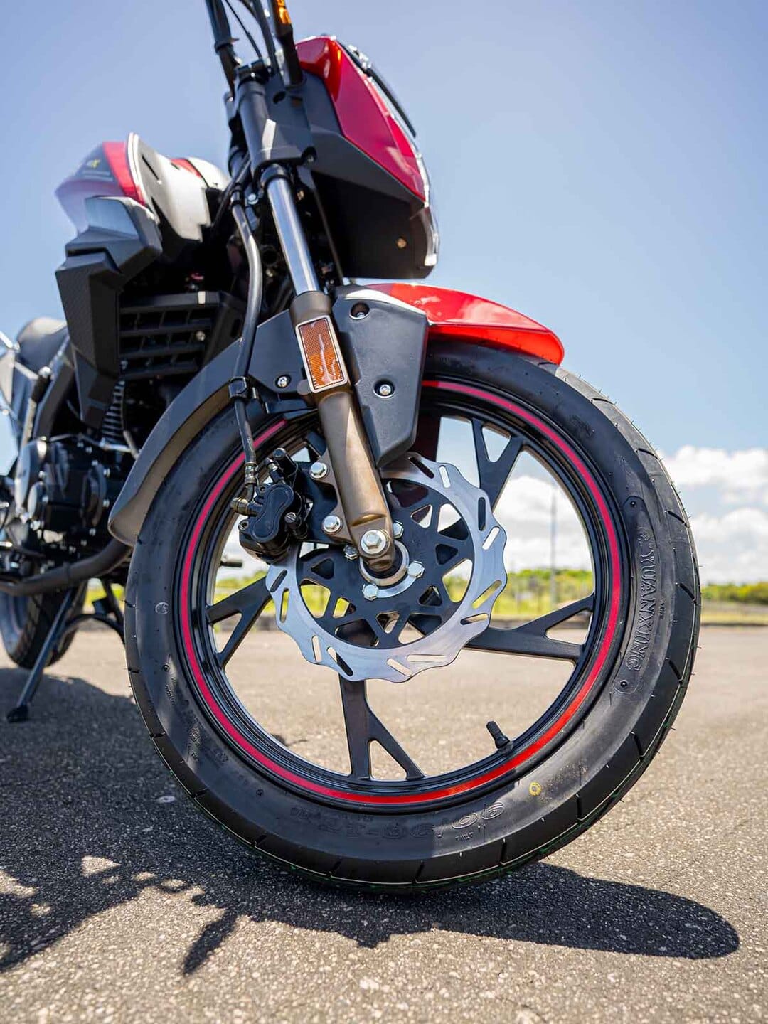 O motor monocilíndrico de 149 cm³, quatro tempos e duas válvulas OHC da JEF 150s EFI entrega 13,5 cavalos e 1,42 kgfm - Fotos: Divulgação