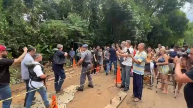 Tarcísio chegou em Ubatuba de helicóptero