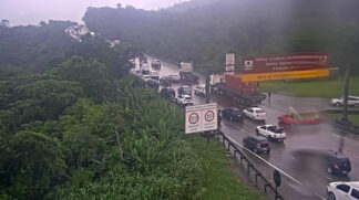 Há lentidão na rodovia dos Imigrantes, sentido capital, do km 16 ao km 14