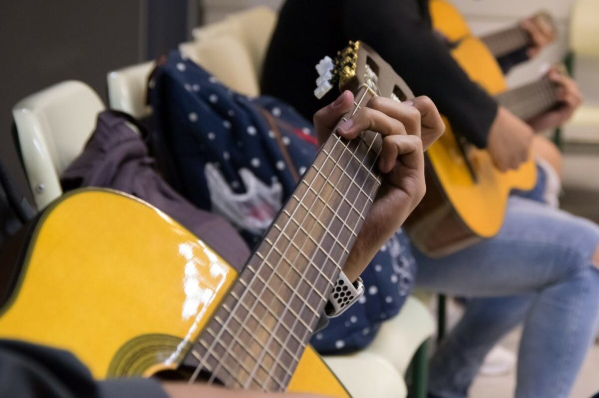 Ouvir música auxilia os pacientes durante procedimentos cirúrgicos e consultas