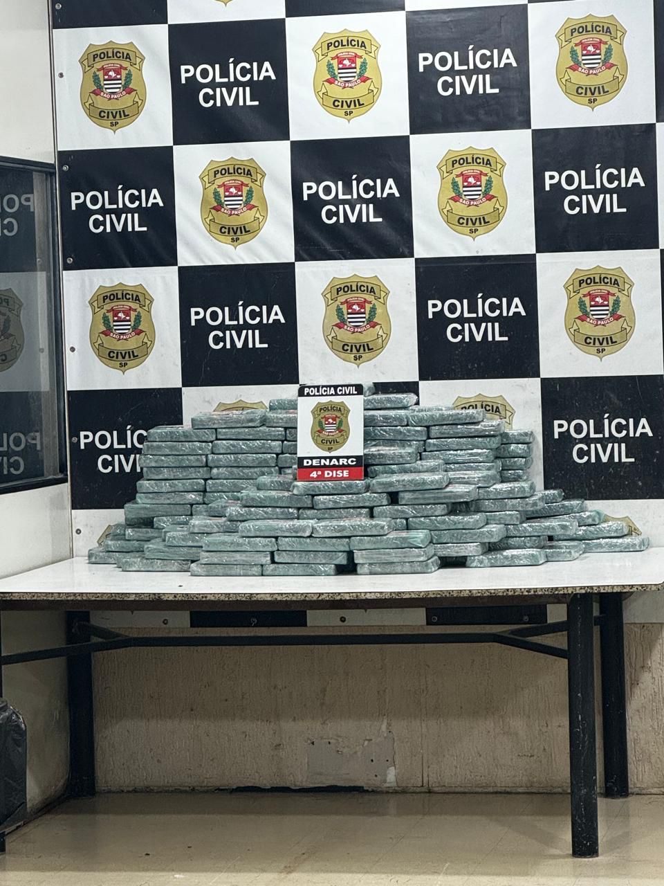 O caso está sendo registrado como tráfico de drogas e associação para o tráfico na 4ª Delegacia da Dise do Denarc