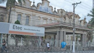 Abandono do Escolástica Rosa expõe problemas na administração