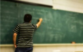 Prefeitura de Ubatuba obteve a aprovação da Câmara Municipal para conceder o pagamento do Piso Salarial Profissional Nacional do Magistério aos professores da Rede Municipal