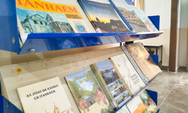 Exposição reúne livros do acervo que contam a história da Cidade por meio de narrativas, poemas e fotografias
