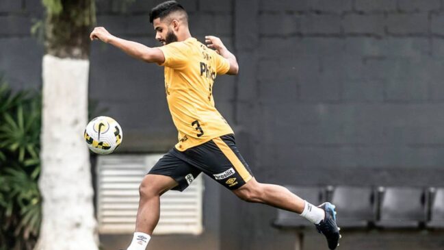 Defensor já defendeu as cores do Ceará, rival do próprio Fortaleza