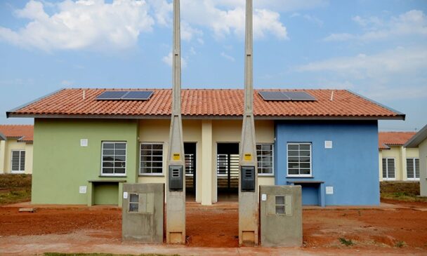 Nos próximos dias, serão divulgadas mais informações sobre o cronograma de início das obras e os locais onde serão construídas as habitações