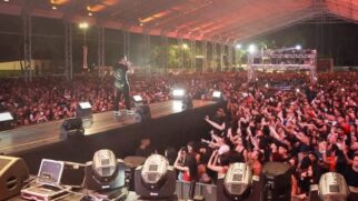 A organização do evento estima de 45 mil pessoas estiveram no show de estreia