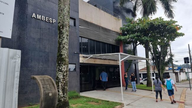 O motivo do cancelamento seria o fim do contrato que permitia a equipe especializada do Ambesp realizar as cirurgias na Santa Casa