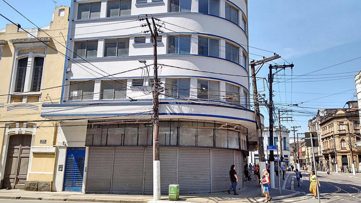 A Secretaria Municipal de Segurança informa que, devido à necessidade de adequações no imóvel, verificada após a locação, foram pagos 'apenas' cinco meses de aluguel no valor integral