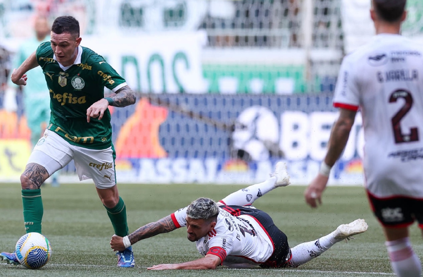 O primeiro tempo não foi muito animador para as torcidas que acompanharam o jogo em São Paulo