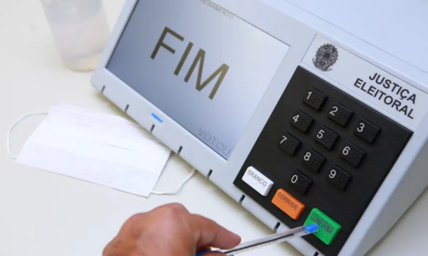 A voz ajudará com as instruções básicas como o início do uso da urna pelos eleitores