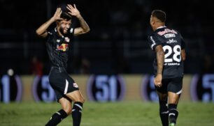 O Red Bull marcou o único gol do jogo logo aos quatro minutos; Vitinho recebeu bom lançamento nas costas de Matheuzinho e marcou um golaço