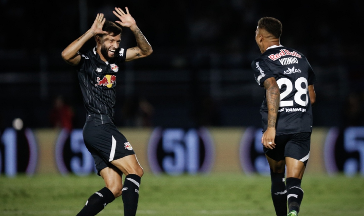 O Red Bull marcou o único gol do jogo logo aos quatro minutos; Vitinho recebeu bom lançamento nas costas de Matheuzinho e marcou um golaço