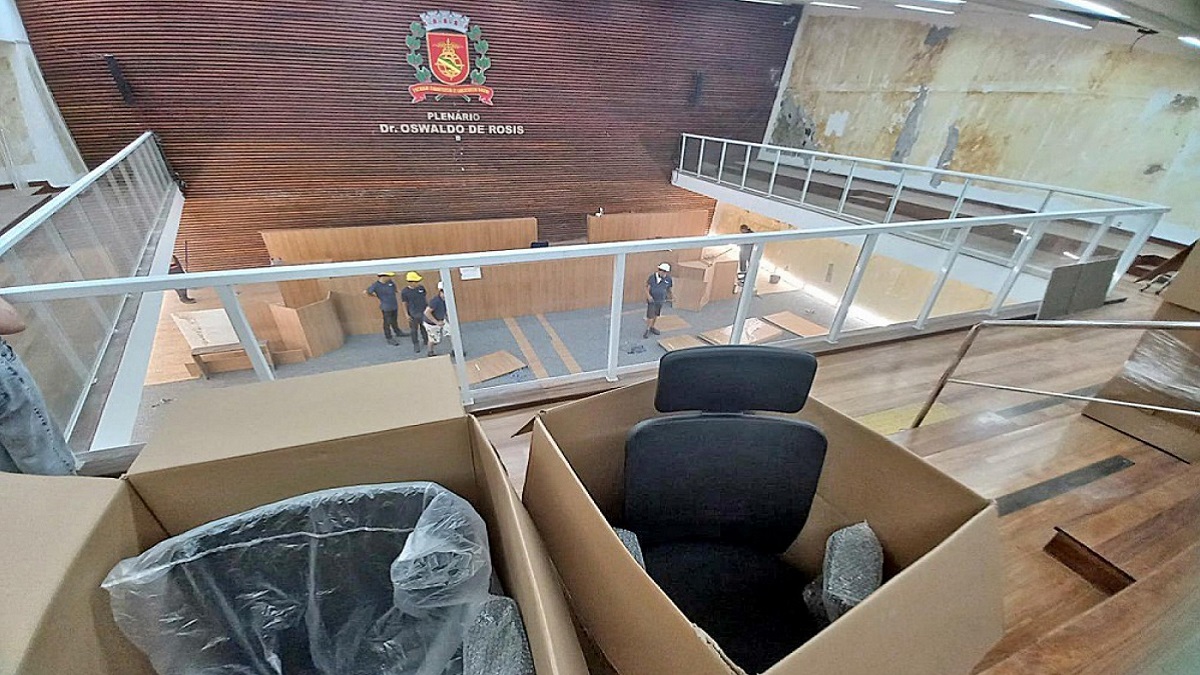 O vereador Benedito Furtado gravou o plenário antes da reforma e o vídeo já está de posse da Promotoria