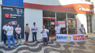 A manifestação foi contra fechamento de agências