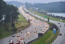 Segundo a Ecovias, a Rodovia Imigrantes tem tráfego lento no sentido São Paulo, do km 52 ao km 46 e do km 59 ao km 58