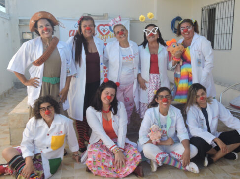Integrantes brincam e levam alegria aos pacientes em hospitais e instituições de Itanhaém
