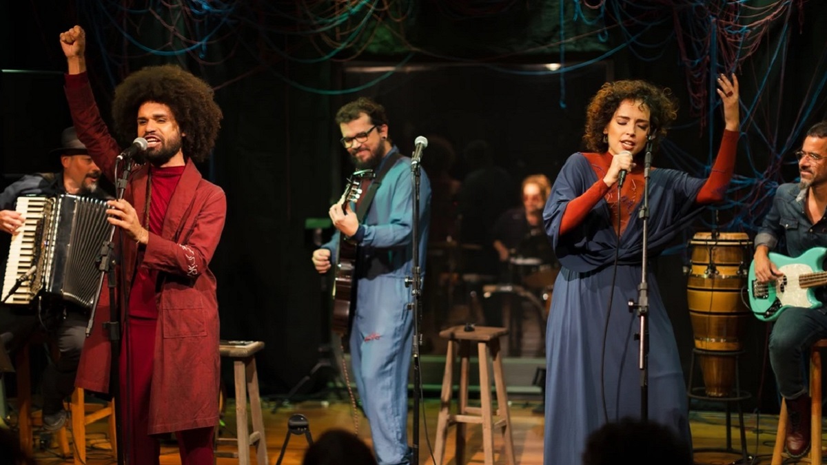 Os artistas vão se apresentar com dança, poesia e músicas no Teatro Eva Wilma, em Itanhaém