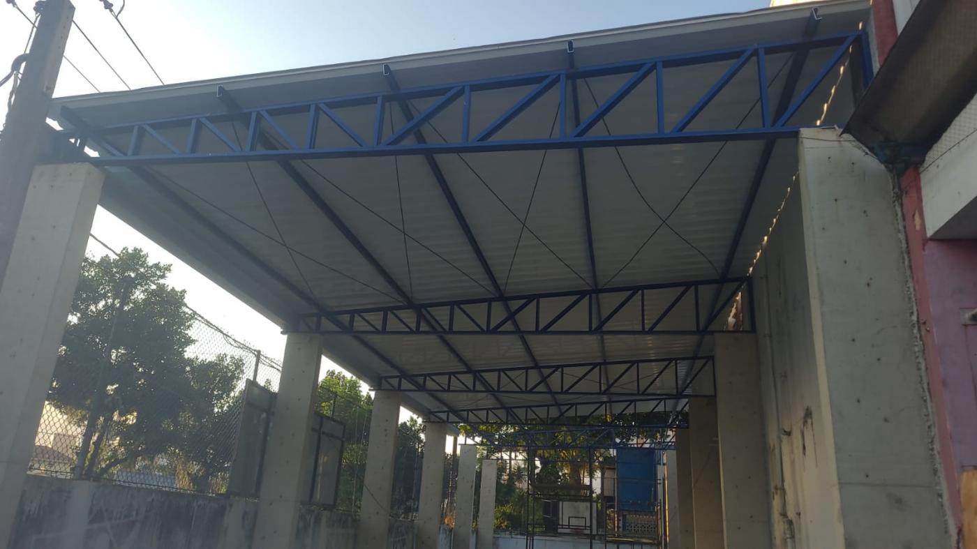 Quadra da escola na Ponta da Praia, em Santos