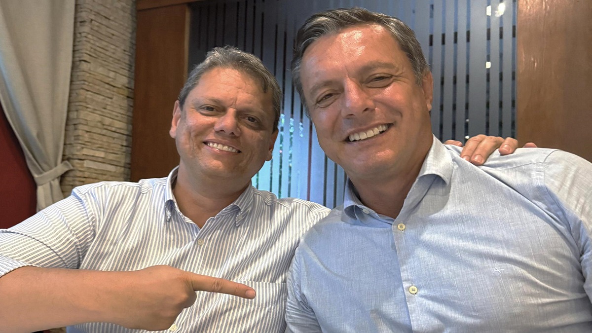 Tarcísio de Freitas e Rogério Santos terminaram dia na Churrascaria Tertúlia