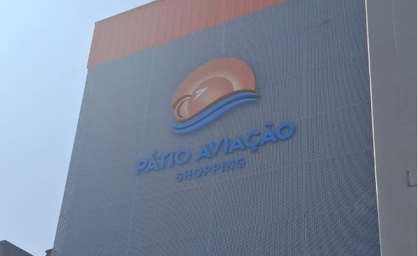 Durante todo o mês de maio, um painel instagramável estará em exibição transportando os visitantes para o vibrante universo das histórias em quadrinhos e oferecendo um cenário perfeito para capturar momentos especiais com as mães