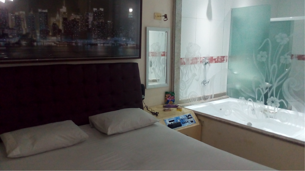 Suíte do Flash Hotel, em São Vicente (Foto: Divulgação)