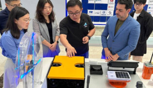 O presidente da APS, Anderson Pomini, conheceu especialistas em drones submarinos produzidos em Shanghai
