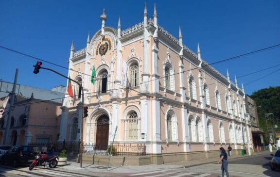 O dia serve como uma homenagem ao país europeu, seus cidadãos, à cultura lusófona e à presença portuguesa em todo o mundo