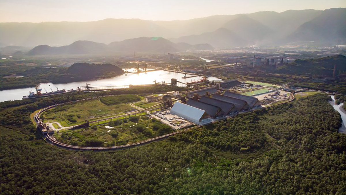 O incêndio começou na noite de quinta-feira (20) e foi controlado na manhã da última sexta-feira (21)