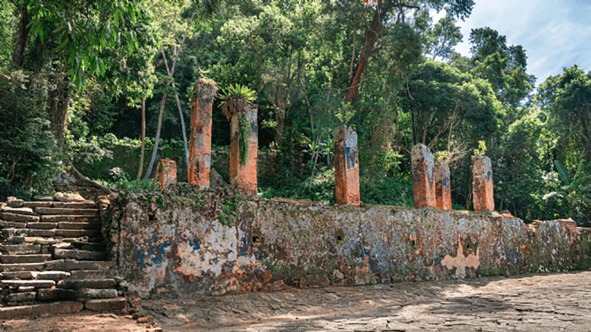 Para visitá-lo, é obrigatório o acompanhamento de um guia credenciado