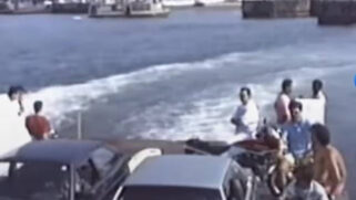 Vídeo mostra como era a travessia de balsas entre Santos e Guarujá na década de 90
