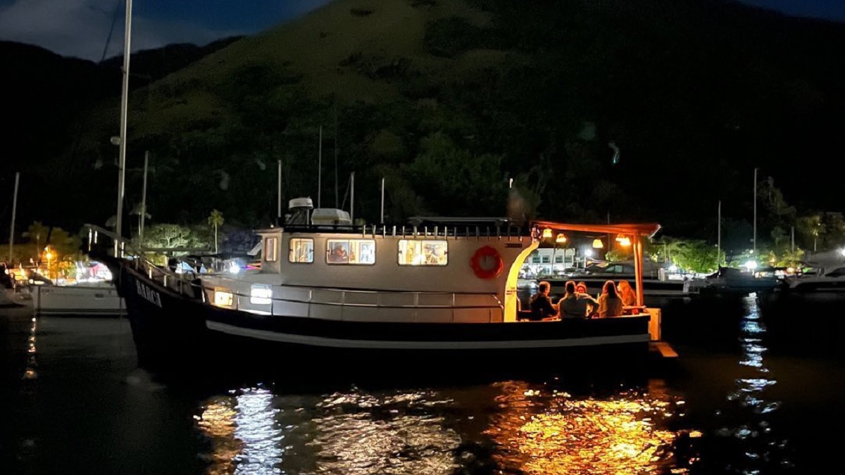 O Barca - Pesca & Cozinha no Mar oferece, ainda, um bônus durante os meses de junho, julho e agosto, que é quando abre vagas para a temporada das baleias