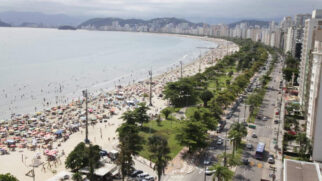 Dezessete praias da Baixada Santista foram classificadas como impróprias