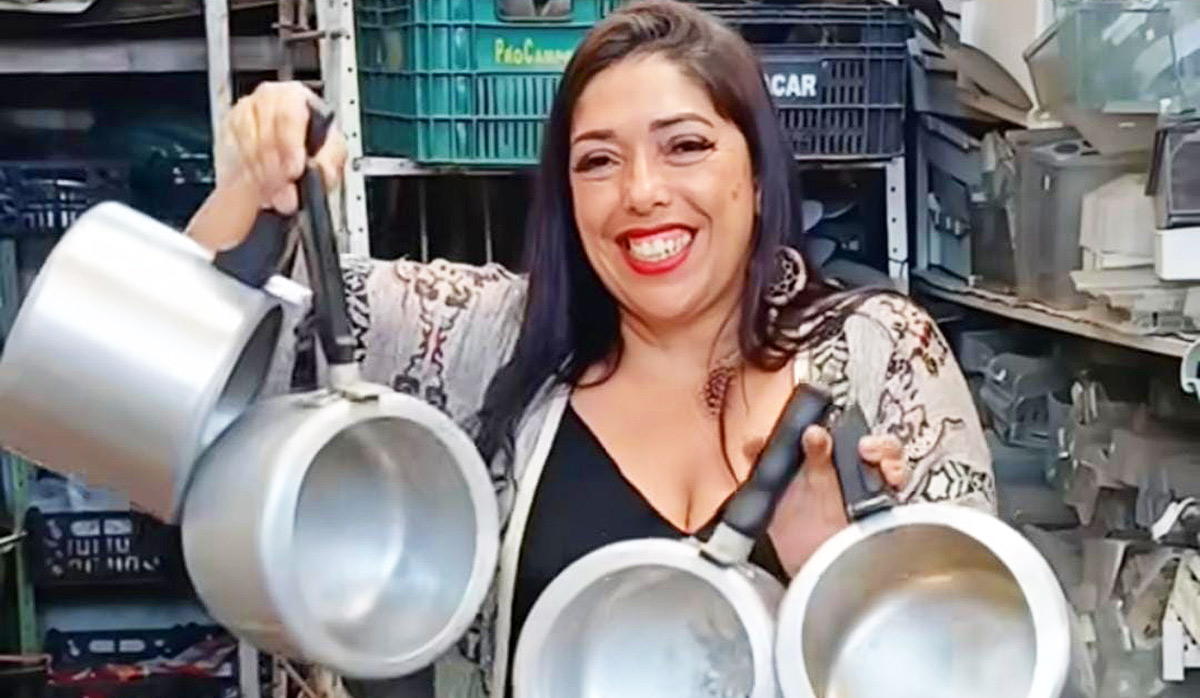 No 'Shopping das panelas', comerciante recicla e vende panelas e peças de cozinha usadas no Belas Artes