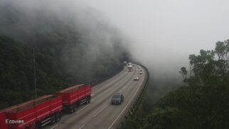 Tempo nas estradas é encoberto e com neblina nos trechos de serra